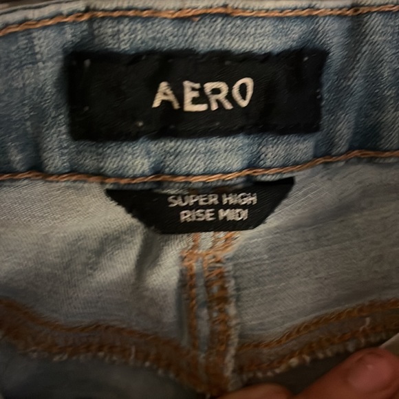 These are aero high rise jean shorts barely worn but has a small stain on thigh - Picture 4 of 5